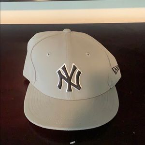 New York Yankees hat new era 7 and 1/4 gray